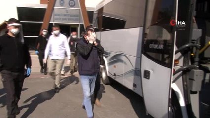 Göçmen kaçakçıları kazandıkları parayı paylaşamayınca arkadaşlarını öldürüp TEM'e attı