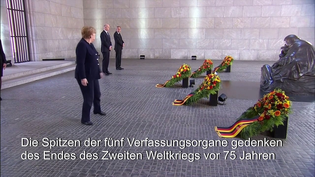 Merkel und Steinmeier gedenken Weltkriegsende