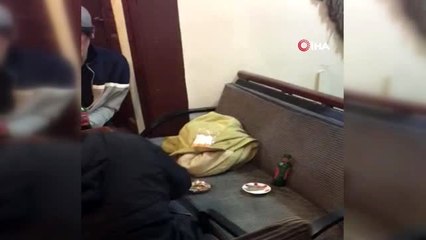 Salgına rağmen nargile partisi yaptılar.