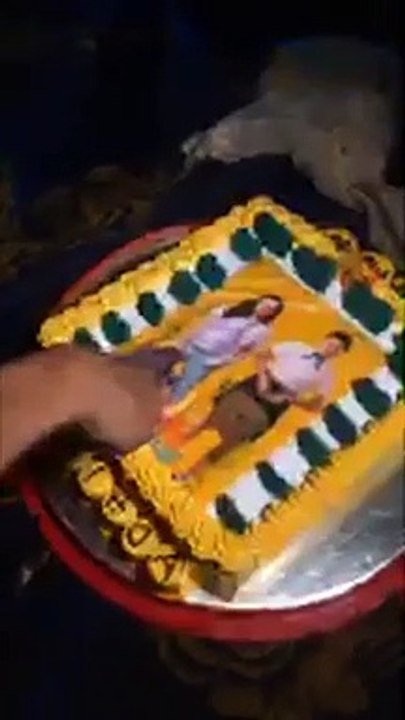 Thái Hòa bất ngờ được tổ chức sinh nhật ở... nghĩa trang