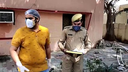पुलिस अधीक्षक के बेटे ने कोरोना योद्धाओं के लिए मास्क वितरित किए