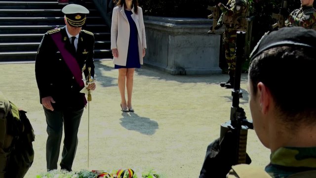 Le roi Philippe et la reine Mathilde commémorent la Libération à la Colonne du Congrès à Bruxelles