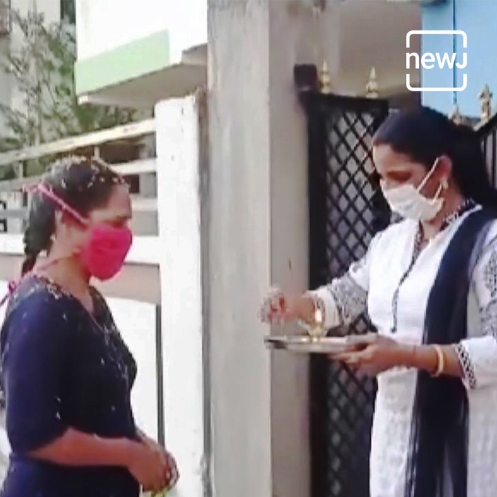 COVID-19: A Nagpur Nurse Receives Heart Warming Welcome As She Returns Home After A Month.
