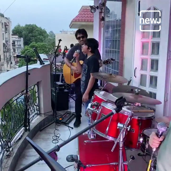 Delhi singer's 'Balcony Concert' Helps Neighbours Beat Lockdown Blues