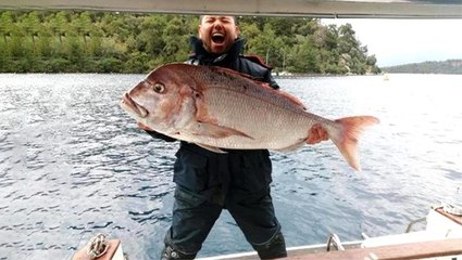 Balığa çıkan itfaiye eri, oltayla 13 kilo 890 gramlık trança balığı yakaladı