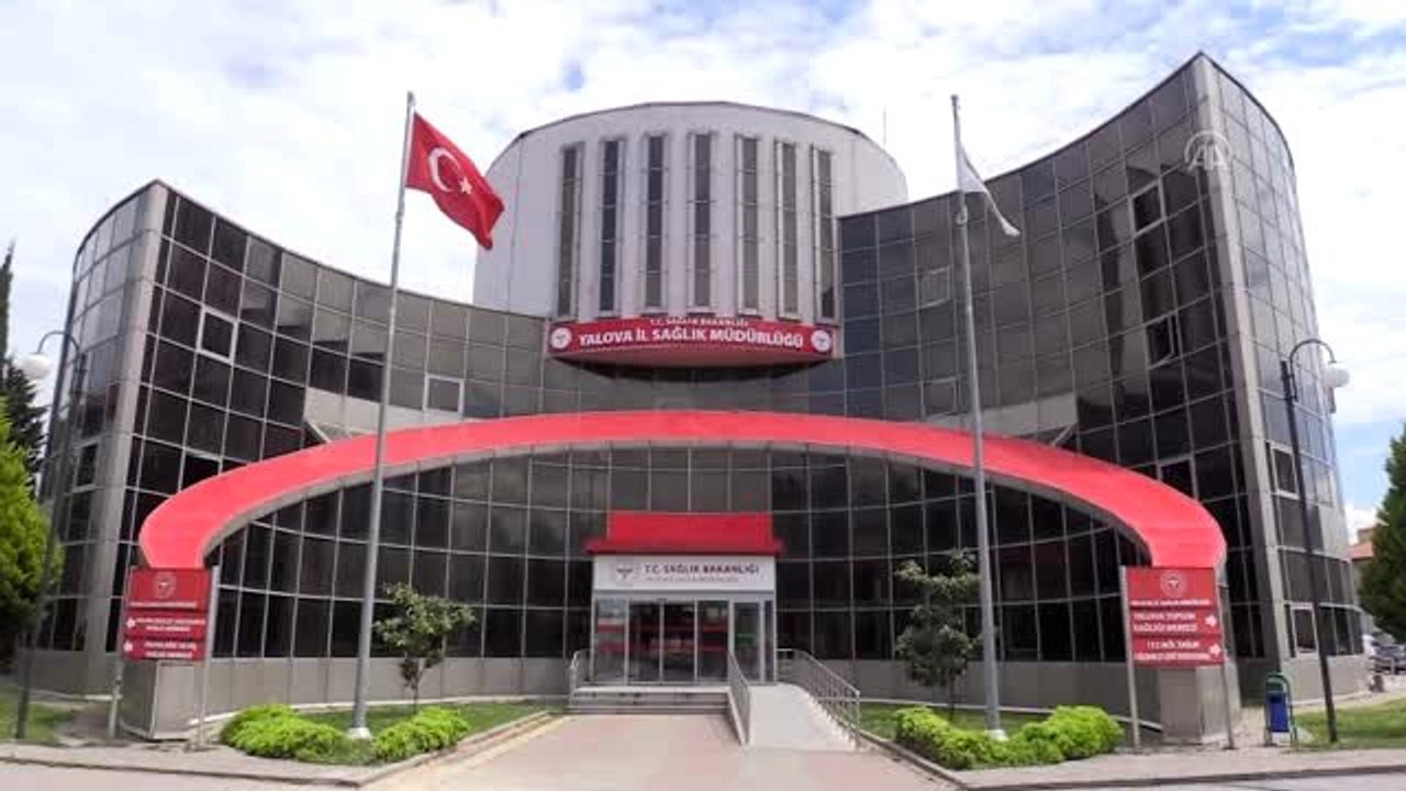 Kuaför, berber ve güzellik salonlarının çalışan...