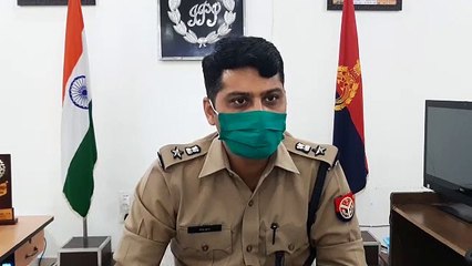 लॉक डाउन का उल्लंघन करते देख सभासद व उनके बेटे पर की कार्यवाही