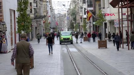 TAKSİM MEYDANI VE İSTİKLAL CADDESİNDE MASKE DENETİMİ BAŞLADI