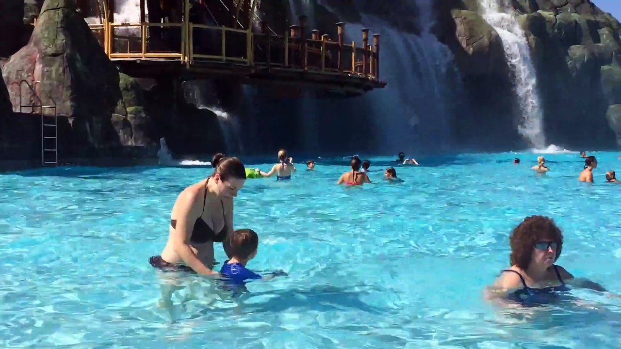 Logan Xavier 2018 02 17 Universal Volcano Bay Wave Pool
