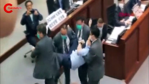 Meclis savaş alanına döndü! O anlar kamerada