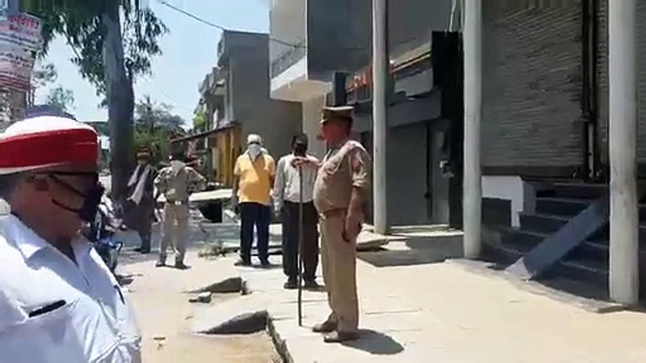 बिसौली मे लाकॅ डाउन के चलते SDM,CO ने कई जगह मारा छापा