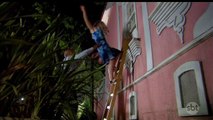 Isabela fecha janela e derruba Rebeca da escada - Cúmplices de um Resgate (reprise) (15/04/2020) (22h27) | SBT 2020