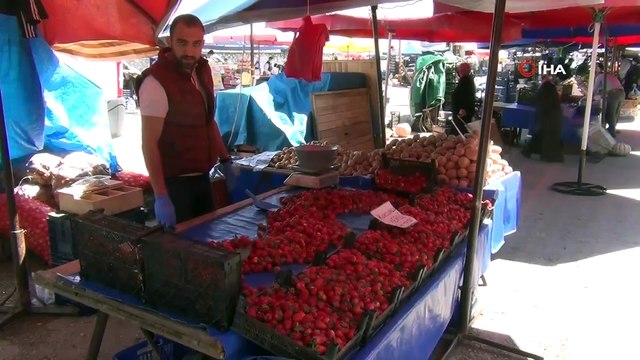 Sokağa çıkma kısıtlamasına saatler kala pazarlarda alışveriş telaşı