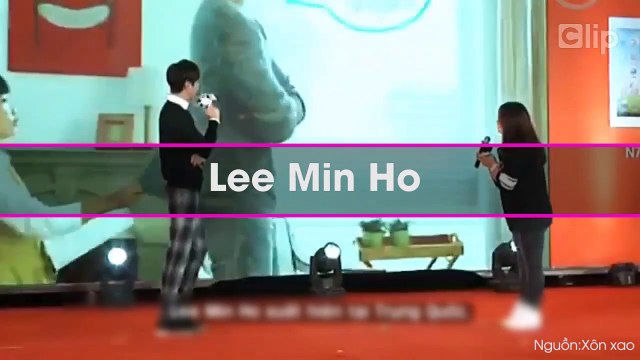 Khi các sao nam bị “quấy rối” công khai, biểu cảm của họ mới thật sự gây chú ý