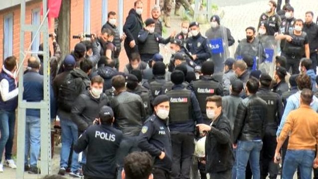 Grup Yorum üyesi İbrahim Gökçek'in cenazesinde ortalık karıştı
