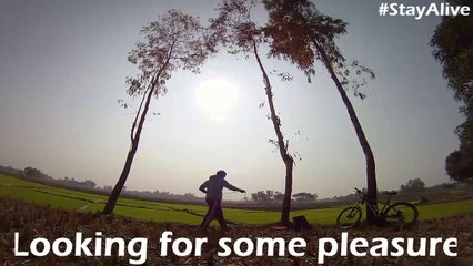 People Reaction for a Cycle Traveler