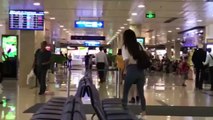 Kim Lý khoác vai Hà Hồ tại sân bay