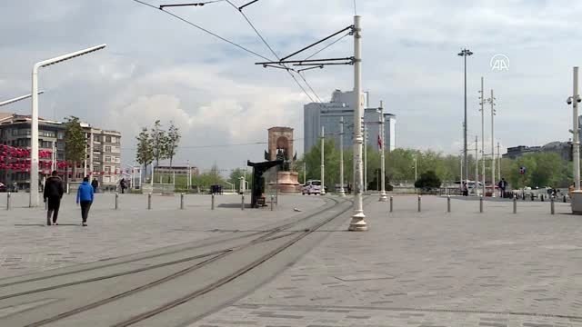 Taksim Meydanı ve İstiklal Caddesi'nde maske zorunluluğu ve 3 metre mesafe kuralı getirildi