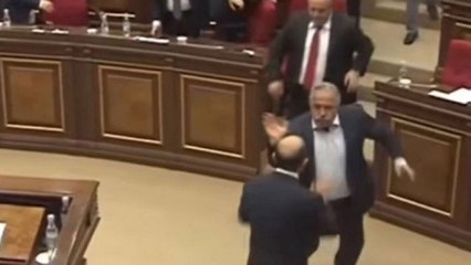 Ermenistan Parlamentosu'nda yumruklu kavga
