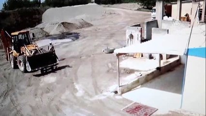 Eşini bıçaklayan kişi cezaevinden çıktıktan sonra oğlunu öldürdü