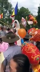 Quán Thế Âm mặc ... váy cưới khiến cộng đồng phẫn nộ