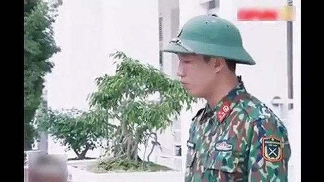 Khi Juun Đăng Dũng thừa nhận không đánh răng và đi vệ sinh sau 3 ngày nhập ngũ thì đồng đội xung quanh đều không thể nhịn cười.