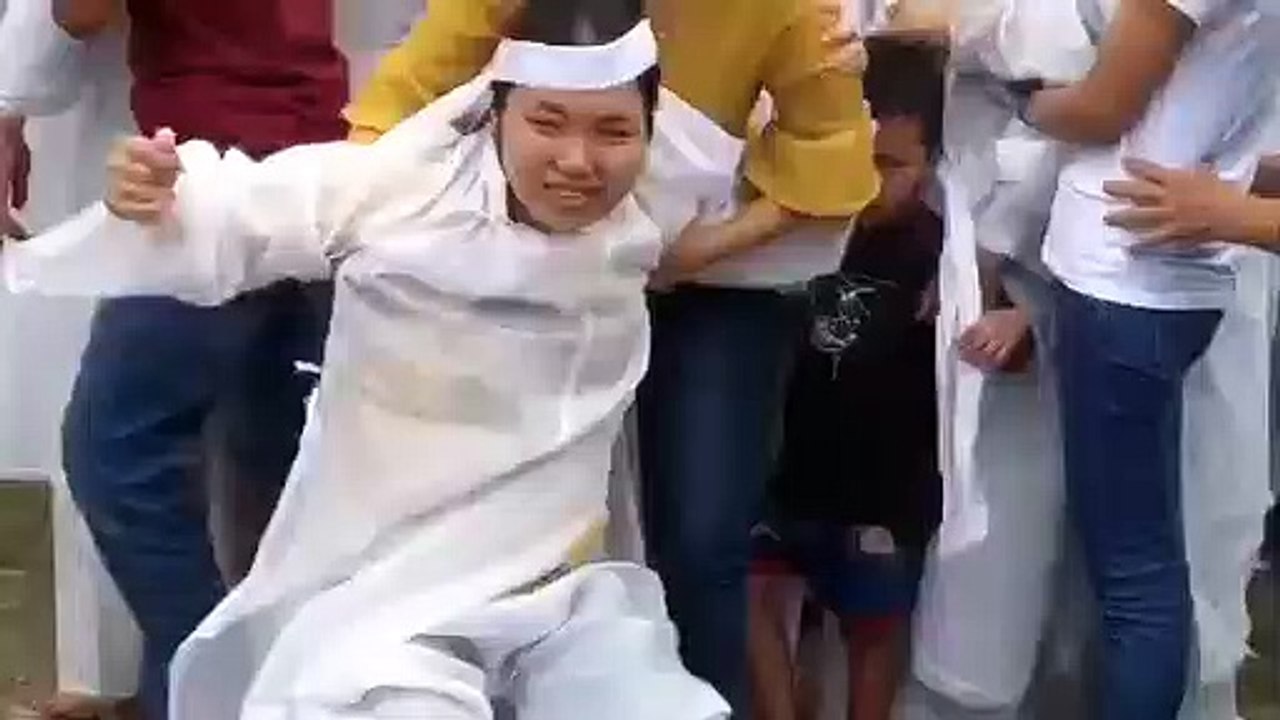 Người thân trong dòng họ Nguyễn Khắc òa khóc trong lễ yết tổ của 9 nạn nhân