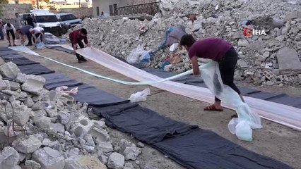 - Halep'te siviller enkaz yığınları arasında iftar yaptı