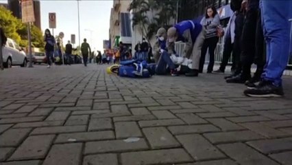 Jovem é socorrido após sofrer queda na Avenida Brasil
