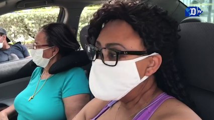 ¿Quiénes están en las colas para recibir donaciones de alimentos? Miami Beach