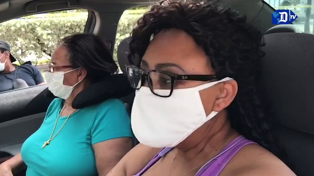 ¿Quiénes están en las colas para recibir donaciones de alimentos? Miami Beach