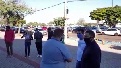 Após modificação de decreto, proprietários de Lojas de Conveniência fazem mobilização em frente à Prefeitura