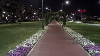 Sokağa çıkma kısıtlaması başladı, İzmir ıssız kaldı