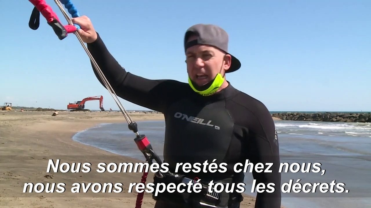 Italie: les amateurs de kitesurf fêtent le confinement allégé