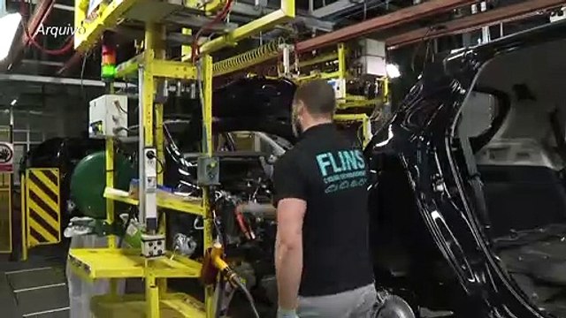 Produção de veículos automotores cai 99% em abril no Brasil