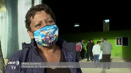 Maradona dona camiseta para barrio vulnerable en Argentina en cuarentena