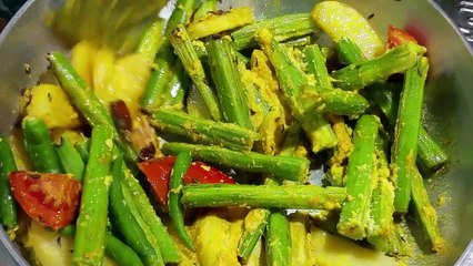 পোস্ত দিয়ে সজনে ডাটা | Drumstick Potato Posto Curry recipe | সরষে দিয়ে সজনে ডাটা আলু পোস্ত