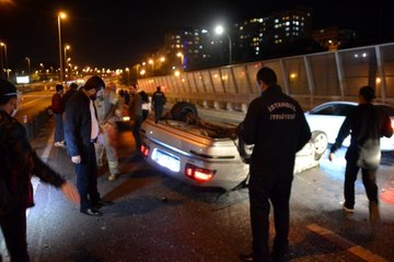 Kısıtlamanın başladığı ilk anlarda Haliç Köprüsü'nde bir otomobil takla attı