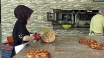 Tezgahtar olarak işe başladı, şimdi taş fırında ekmek pişiriyor