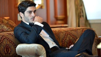 Oyuncu Burak Deniz, seyir halindeyken motosiklet sürücüsüne çarptı