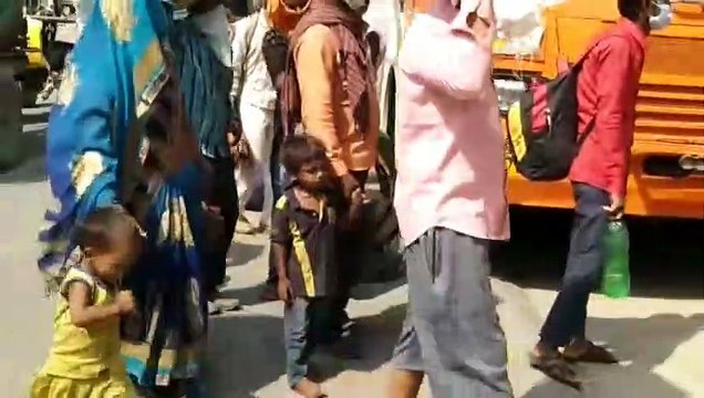 कैराना: बसों से आए श्रमिक मजदूर बोले नहीं लिया गया कोई किराया