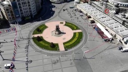 Sokağa çıkma kısıtlaması sonrası Taksim Meydanı sessizliğe büründü