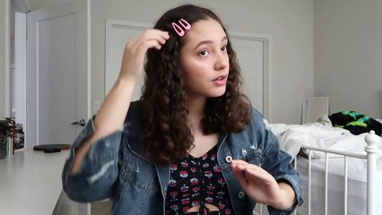 Trying 90's aesthetic hairstyles on curly hair