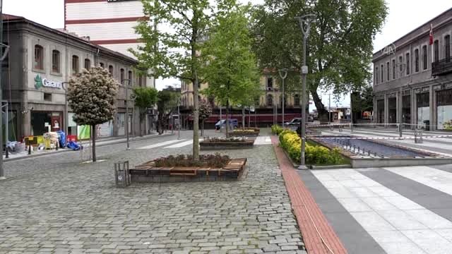 Kısıtlamanın ilk gününde cadde ve sokaklar boş kaldı