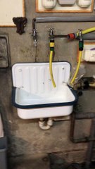 Ses canalisations d'eau sont possédées !