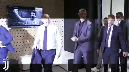 Ronaldo gặp đồng đội ở Juventus lần đầu tiên