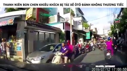 THANH NIÊN BON CHEN KHIÊU KHÍCH BỊ TÀI XẾ ÔTÔ ĐÁNH KHÔNG THƯƠNG TIẾC