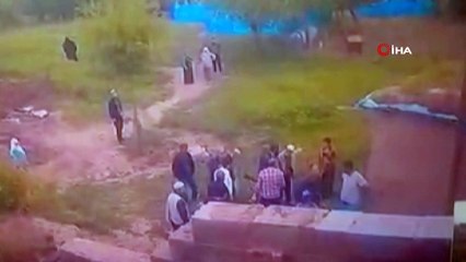 14 yaşındaki çocuklarla silahlı ev baskını kamerada... Silahlarına el konulup, sosyal mesafeden 22 bin lira ceza kesildi