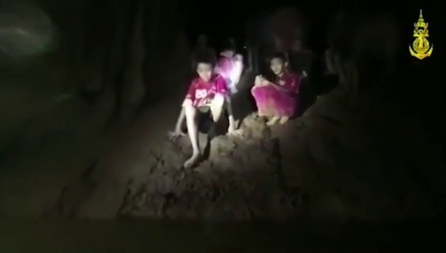 Thợ lặn lần đầu tiết lộ lý do tìm thấy đội bóng nhí Thái Lan