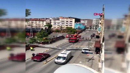 KADIKÖY'DE TATBİKAT SIRASINDA İTFAİYE MERDİVENİ KIRILDI